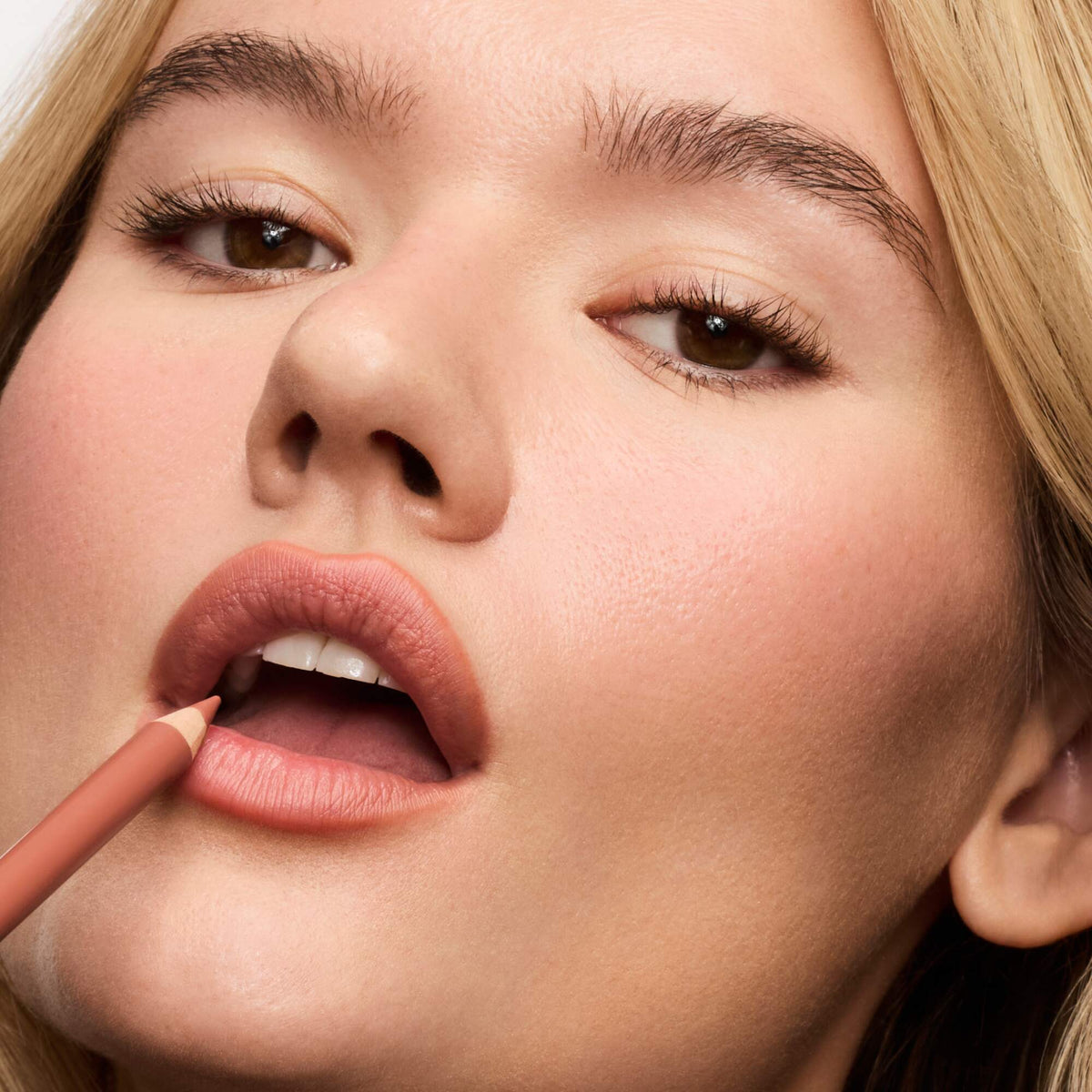 softline-lip-liner-latte-v2 SoftlineLipLiner_Latte_8.jpg
